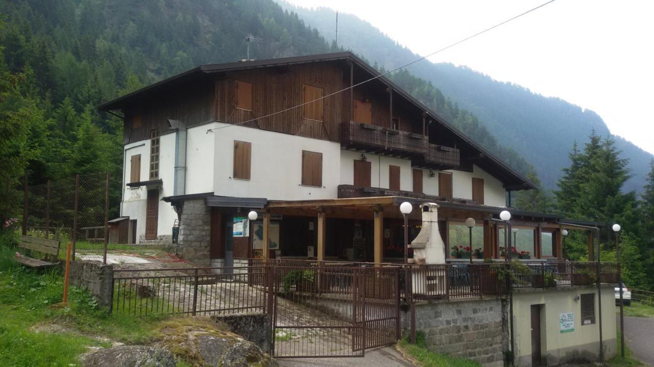 Rifugio Stella Alpina Hotel Saviore dell'Adamello Eksteriør billede